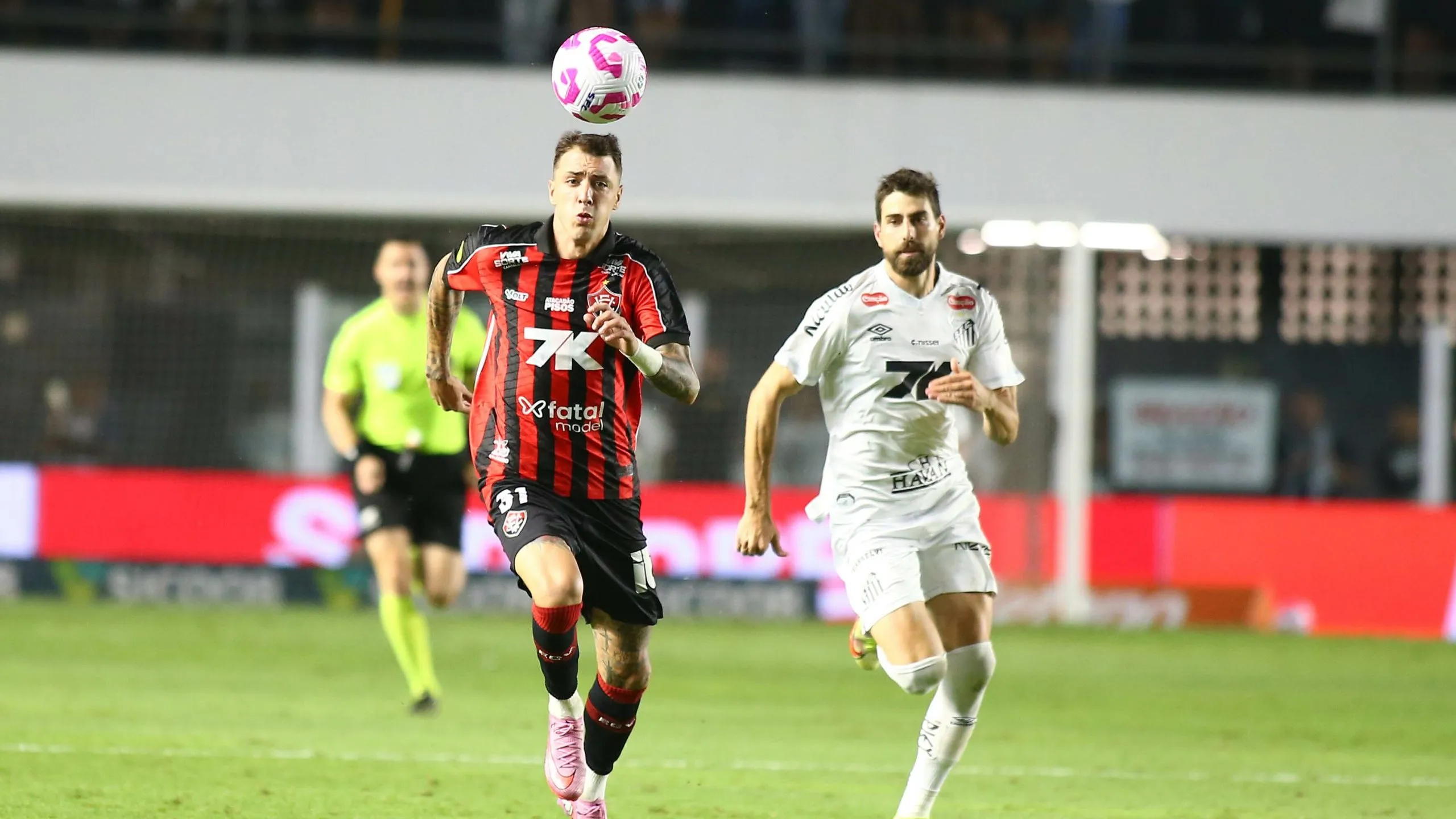 Santos perdeu para o Vitória na última rodada do Brasileirão. Foto: Mauricio De Souza/AGIF