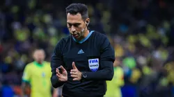 SP - SAO PAULO - 10/06/2025 - ELIMINATORIAS COPA DO MUNDO 2026, SELECAO BRASILEIRA X PARAGUAI - O arbitro Jesus Valenzuela durante partida entre Selecao Brasileira e Paraguai no estadio Arena Corinthians pelo campeonato Eliminatorias Copa Do Mundo 2026. Foto: Fabio Giannelli/AGIF