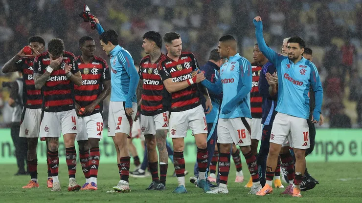 Flamengo comemora vitória com a torcida no Maracanã - (Photo by Wagner Meier/Getty Images)