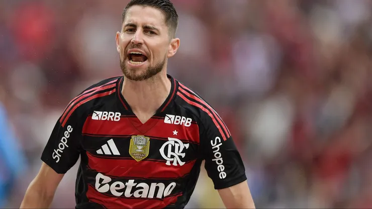 RJ - RIO DE JANEIRO - 19/10/2025 - BRASILEIRO A 2025, FLAMENGO X PALMEIRAS - Jorginho jogador do Flamengo comemora seu gol durante partida contra o Palmeiras no estadio Maracana pelo campeonato Brasileiro A 2025. Foto: Thiago Ribeiro/AGIF