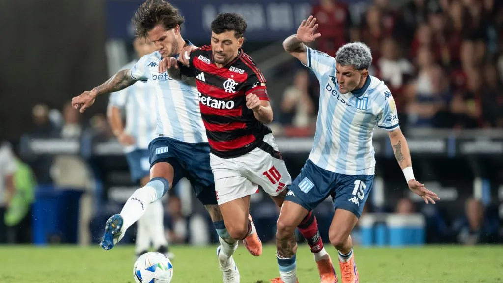De Arrascaeta, jogador do Flamengo, durante partida contra o Racing no estadio Maracana pelo campeonato Copa Libertadores 2025. Foto: Jorge Rodrigues/AGIF