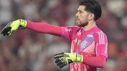 Câmeras flagram estratégia diferenciada de Rossi em Flamengo x Racing.