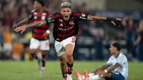RJ - RIO DE JANEIRO - 22/10/2025 - COPA LIBERTADORES 2025, FLAMENGO X RACING - Carrascal jogador do Flamengo comemora seu gol durante partida contra o Racing no estadio Maracana pelo campeonato Copa Libertadores 2025. Foto: Jorge Rodrigues/AGIF