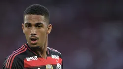 Samuel Lino parecia incrédulo em chance desperdiçada para o Flamengo contra Racing