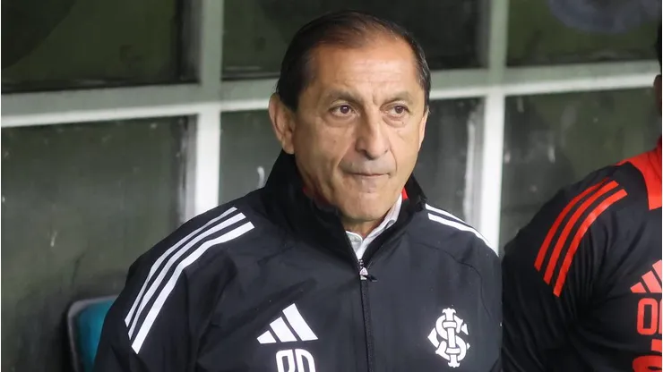 Ramón Díaz durante a partida do Colorado contra o Bahia