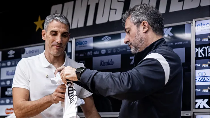 Vojvoda é respaldado por Alexandre Mattos no Santos