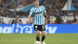 AVELLANEDA, ARGENTINA - OCTOBER 31: Santiago Sosa of Racing Club plays the ball during the Copa CONMEBOL Sudamericana 2024 Semifinal second leg match between Corinthians and Racing Club at Presidente Peron Stadium on October 31, 2024 in Avellaneda, Argentina. (Photo by Daniel Jayo/Getty Images)
