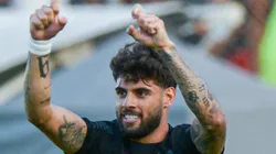 Yuri Alberto comemorando gol no Barradão em 2024