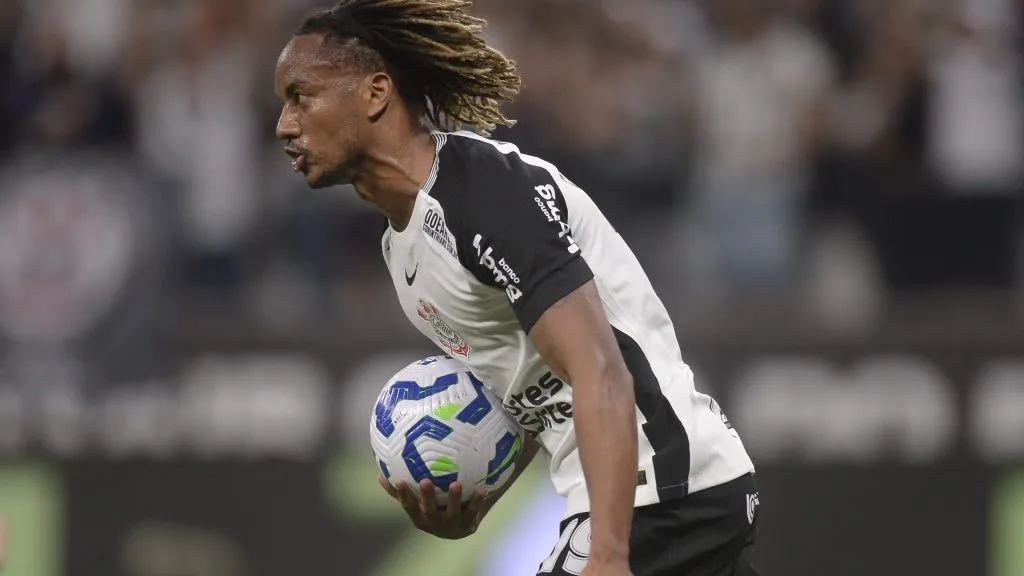 SP – SAO PAULO – 03/08/2025 – BRASILEIRO A 2025, CORINTHIANS X FORTALEZA – Andre Carrillo jogador do Corinthians comemora seu gol durante partida contra o Fortaleza no estadio Arena Corinthians pelo campeonato Brasileiro A 2025. Foto: Alan Morici/AGIF