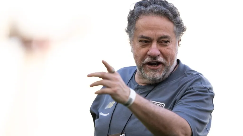 RJ – RIO DE JANEIRO – 12/07/2025 – BRASILEIRO A 2025, FLAMENGO X SAO PAULO – Julio Casares presidente do Sao Paulo antes da partida contra o Flamengo no estadio Maracana pelo campeonato Brasileiro A 2025. Foto: Jorge Rodrigues/AGIF