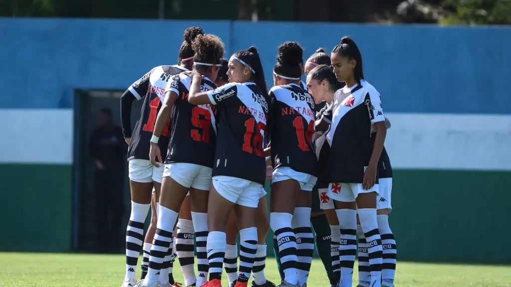 Time feminino do Vasco em campo