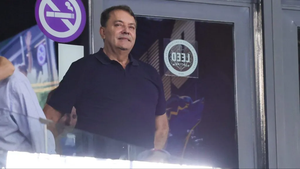 MG – BELO HORIZONTE – 18/10/2025 – BRASILEIRO A 2025, CRUZEIRO X FORTALEZA – Pedro Lourenco dono do Cruzeiro durante partida contra o Fortaleza no estadio Mineirao pelo campeonato Brasileiro A 2025. Foto: Gilson Lobo/AGIF