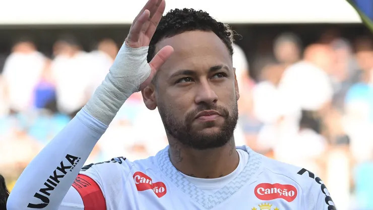 SP - SANTOS - 31/08/2025 - BRASILEIRO A 2025, SANTOS X FLUMINENSE - Neymar jogador do Santos durante partida contra o Fluminense no estadio Vila Belmiro pelo campeonato Brasileiro A 2025. Foto: Jota Erre/AGIF