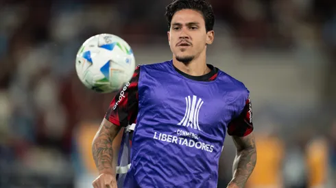 RJ - RIO DE JANEIRO - 22/10/2025 - COPA LIBERTADORES 2025, FLAMENGO X RACING - Pedro jogador do Flamengo durante aquecimento antes da partida contra o Racing no estadio Maracana pelo campeonato Copa Libertadores 2025. Foto: Jorge Rodrigues/AGIF