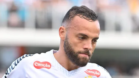Guilherme durante jogo contra o Fluminense na Vila Belmiro.