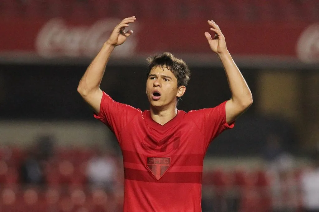 A camisa vermelha do São Paulo. Foto: Moises Nascimento/AGIF