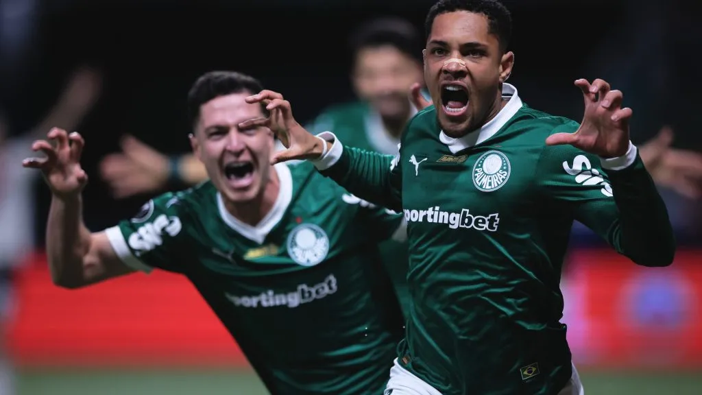 SP – SAO PAULO – 24/09/2025 – COPA LIBERTADORES 2025, PALMEIRAS X RIVER PLATE – Vitor Roque jogador do Palmeiras comemora seu gol durante partida contra o River Plate no estadio Arena Allianz Parque pelo campeonato Copa Libertadores 2025. Foto: Ettore Chiereguini/AGIF