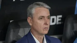 RJ - RIO DE JANEIRO - 14/08/2025 - COPA LIBERTADORES 2025, BOTAFOGO X LDU - Tiago Nunes tecnico do LDU durante partida contra o Botafogo no estadio Engenhao pelo campeonato Copa Libertadores 2025. Foto: Thiago Ribeiro/AGIF