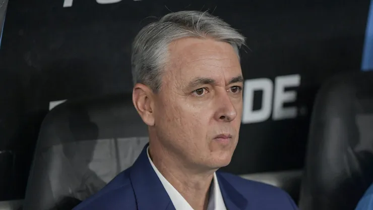 RJ - RIO DE JANEIRO - 14/08/2025 - COPA LIBERTADORES 2025, BOTAFOGO X LDU - Tiago Nunes tecnico do LDU durante partida contra o Botafogo no estadio Engenhao pelo campeonato Copa Libertadores 2025. Foto: Thiago Ribeiro/AGIF