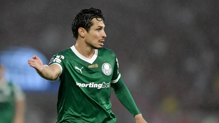 Raphael Veiga é criticado pelos torcedores do Palmeiras. Foto: Thiago Ribeiro/AGIF