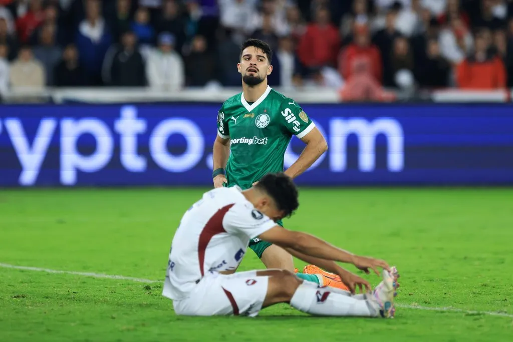 Flaco lamenta erro em derrota do Palmeiras por 3 a 0 para a LDU na Libertadores – Foto: Franklin Jacome/Getty Images
