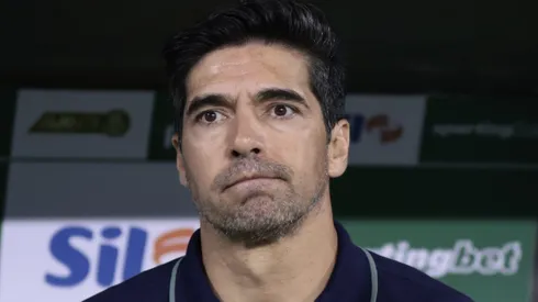 Abel Ferreira, técnico do Palmeiras, durante partida contra o Bragantino no estadio Arena Allianz Parque pelo campeonato Brasileiro A 2025. Foto: Marcello Zambrana/AGIF