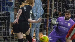 Isabela Torquato, da WK, deu muito trabalho para o goleiro Gabriel Henrique, da ALMAP