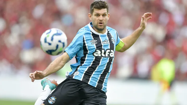 RJ - RIO DE JANEIRO - 31/08/2025 - BRASILEIRO A 2025, FLAMENGO X GREMIO - Kannemann jogador do Gremio durante partida contra o Flamengo no estadio Maracana pelo campeonato Brasileiro A 2025. Foto: Thiago Ribeiro/AGIF