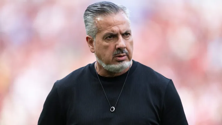 Jose Boto diretor de futebol do Flamengo durante partida contra o Gremio no estadio Maracanã pelo campeonato Brasileiro A 2025. Foto: Jorge Rodrigues/AGIF