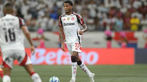 BA - SALVADOR - 05/10/2025 - BRASILEIRO A 2025, BAHIA X FLAMENGO - Cleiton jogador do Flamengo durante partida contra o Bahia no estadio Fonte Nova pelo campeonato Brasileiro A 2025. Foto: Jhony Pinho/AGIF
