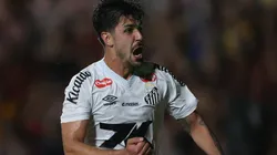 Zagueiro tem o futuro incerto - Foto: Marlon Costa/AGIF.