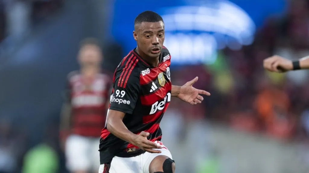 Foto: Jorge Rodrigues/AGIF – Meio-campista uruguaio durante jogo do CRF no Maracanã.