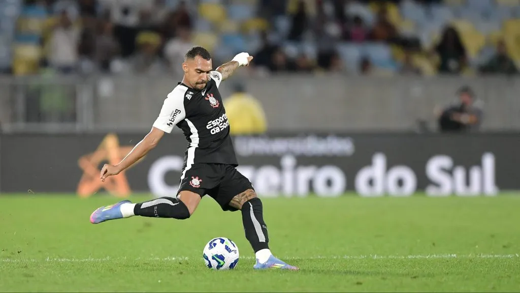 Matheuzinho jogador do Corinthians durante partida contra o Fluminense no estadio Maracana pelo campeonato Brasileiro A 2025. Foto: Thiago Ribeiro/AGIF