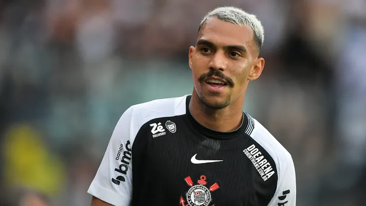 Matheuzinho jogador do Corinthians durante partida contra o Vasco no estadio Sao Januario pelo campeonato Brasileiro A 2025. Foto: Thiago Ribeiro/AGIF
