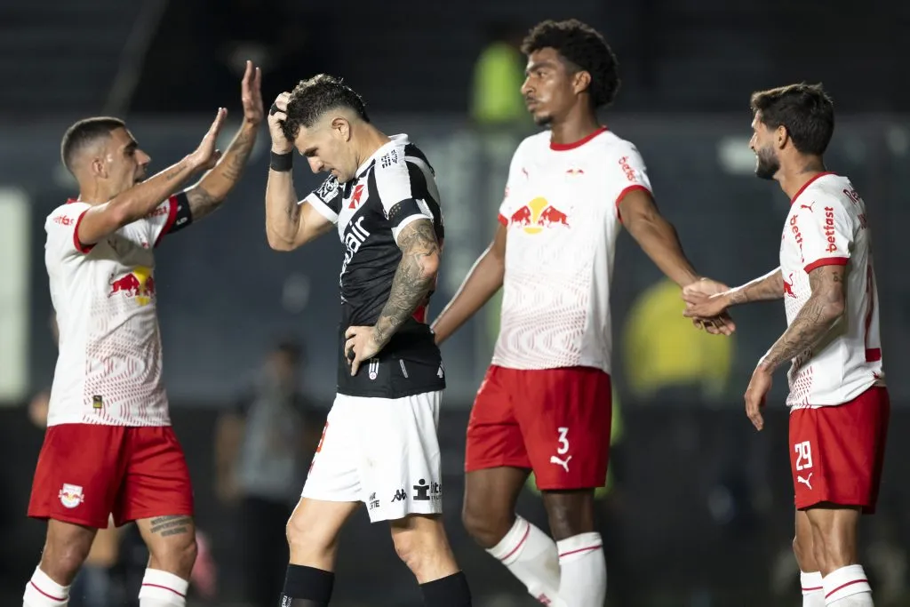 No 1º turno, Bragantino venceu o Vasco em São Januário. Foto: Jorge Rodrigues/AGIF