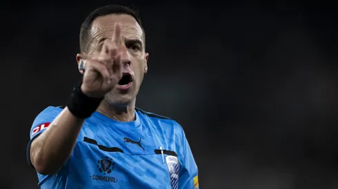 Esteban Ostojich, do Uruguai, vai apitar Atlético x Independiente Del Valle na próxima terça-feira pela semifinal da Sul-Americana