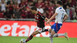 Arrascaeta, jogador do Flamengo, durante partida contra o Fortaleza no estadio Maracana pelo campeonato Brasileiro A 2025. Foto: Thiago Ribeiro/AGIF