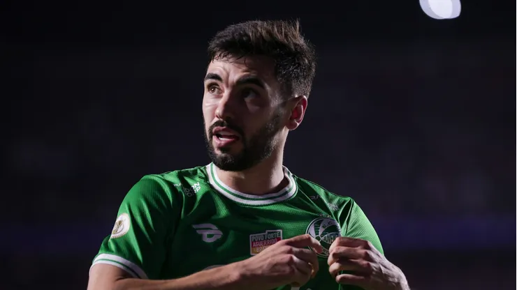 Taliari comemorando gol marcado no Morumbis