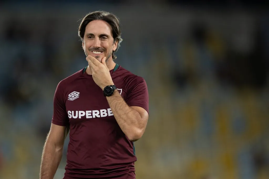 Luis Zubeldia tecnico do Fluminense durante partida contra o Juventude no estadio Maracana pelo campeonato Brasileiro A 2025. Foto: Jorge Rodrigues/AGIF