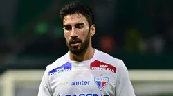 Lucero durante partida contra o Palmeiras