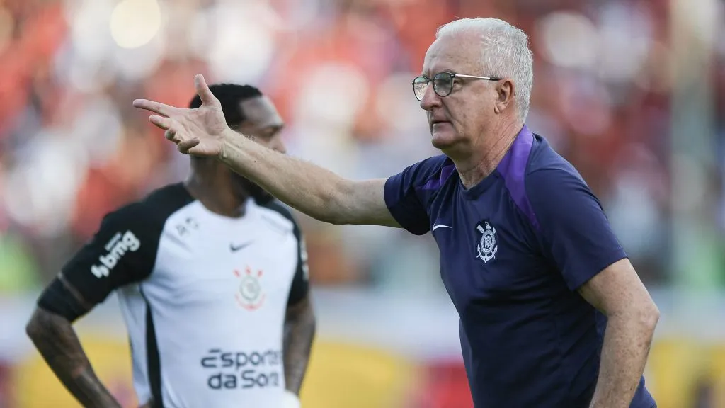 Dorival Junior tecnico do Corinthians durante partida contra o Vitoria no estadio Barradao pelo campeonato Brasileiro A 2025. Foto: Jhony Pinho/AGIF