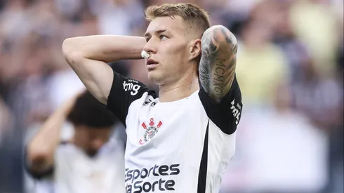 Charles, volante do Corinthians em partida pelo campeonato brasileiro (Foto: Alexandre Schneider/Getty Images)
