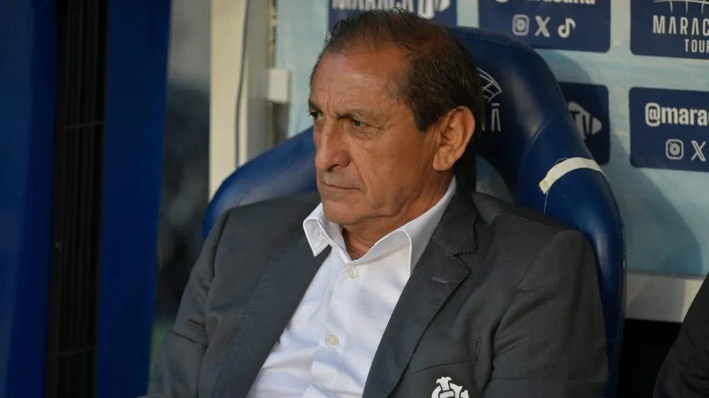 Ramon Diaz tecnico do Internacional durante partida contra o Fluminense no estadio Maracana pelo campeonato Brasileiro A 2025. Foto: Thiago Ribeiro/AGIF