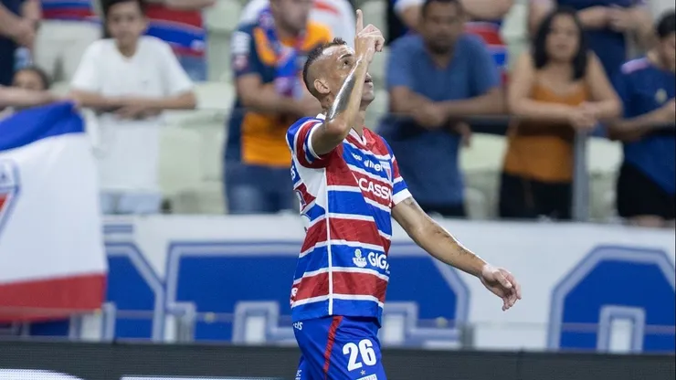 Breno Lopes jogador do Fortaleza comemora seu gol durante partida contra o Flamengo - Foto: Baggio Rodrigues/AGIF