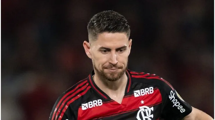 RJ - RIO DE JANEIRO - 22/10/2025 - COPA LIBERTADORES 2025, FLAMENGO X RACING - Jorginho jogador do Flamengo durante partida contra o Racing no estadio Maracana pelo campeonato Copa Libertadores 2025. Foto: Jorge Rodrigues/AGIF
