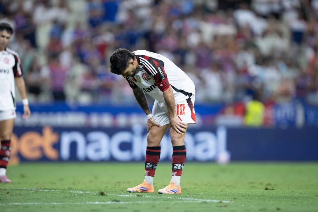 [Arrascaeta] jogador do Flamengo durante partida contra o Fortaleza no estadio Arena Castelao pelo campeonato Brasileiro A 2025. Foto: Baggio Rodrigues/AGIF