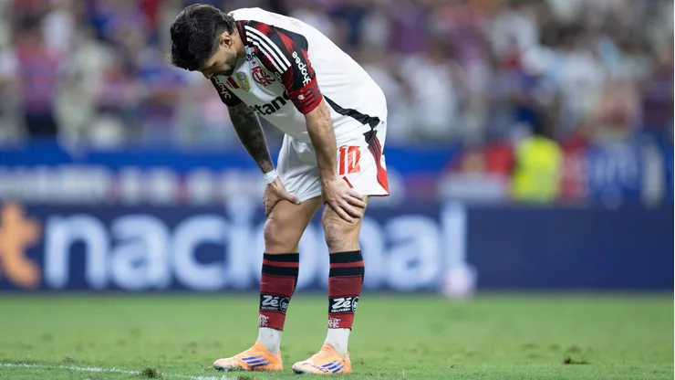 CE - FORTALEZA - 25/10/2025 - BRASILEIRO A 2025, FORTALEZA X FLAMENGO - [Arrascaeta] jogador do Flamengo durante partida contra o Fortaleza no estadio Arena Castelao pelo campeonato Brasileiro A 2025. Foto: Baggio Rodrigues/AGIF