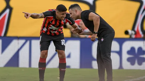 Jair Ventura, técnico do Vitoria, durante partida contra o Corinthians no estadio Barradao pelo campeonato Brasileiro A 2025. Foto: Jhony Pinho/AGIF