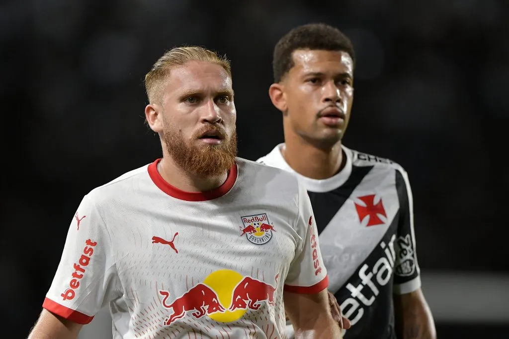No primeiro turno, o Bragantino bateu o Vasco por 2 a 0 em São Januário. Foto: Thiago Ribeiro/AGIF