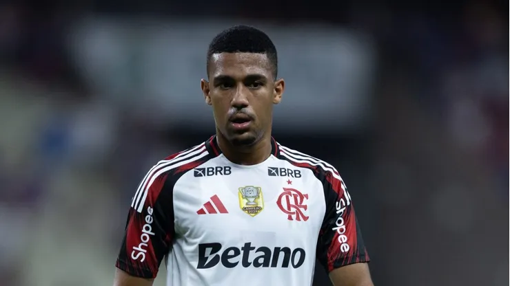 Samuel Lino em ação no jogo de ontem (25), contra o Leão do Pici